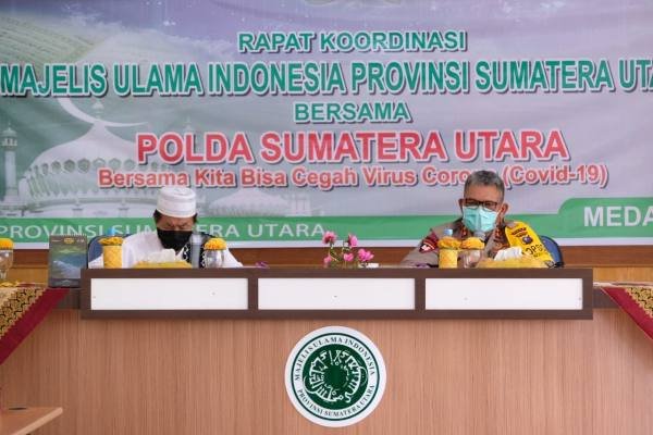 Kapoldasu Irjen Pol Drs Martuani Sormin MSi rapat koordinasi dengan Ketua dan pengurus MUI Sumut di Kantor MUI Jalan Sutomo Ujung Medan, Senin (6/4)