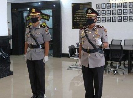 Kapolda Sumut Irjen Pol Drs Martuani Sormin, MSi pimpin upacara sertijab Kapolres Nias Selatan di lobby Adhi Pradana Mapolda Sumut, Kamis (11/6/2020).