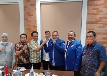Akhyar Nasution yang menjabat Plt Wali Kota Medan memakai jaket Partai Demokrat, Kamis (23/7/2020).
