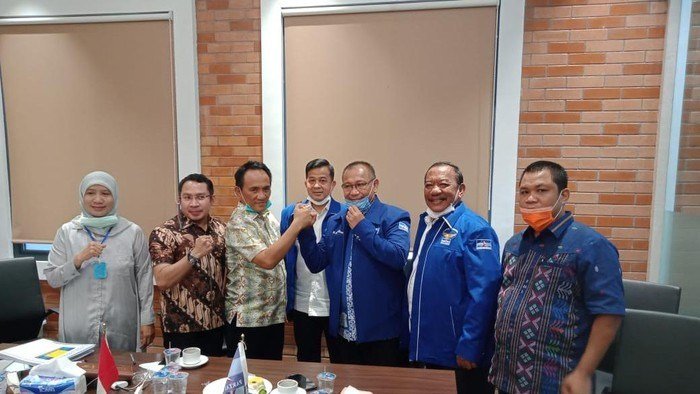 Akhyar Nasution yang menjabat Plt Wali Kota Medan memakai jaket Partai Demokrat, Kamis (23/7/2020).