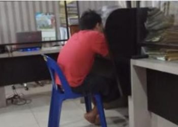 Anggota DPRD Labusel dari fraksi PDIP berinisial IF yang ditangkap usai buron 25 hari.