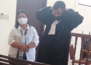 Terpidana usai sidang PK di PN Simalungun.