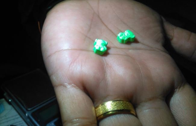 Ilustrasi pil ekstasi.