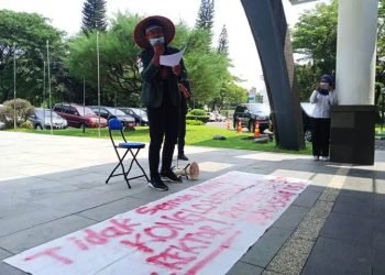 Demo tunggal salah seorang mahasiswa.