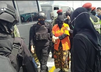 Terduga teroris Makassar tiba di Bandara Soetta.(foto: istimewa)