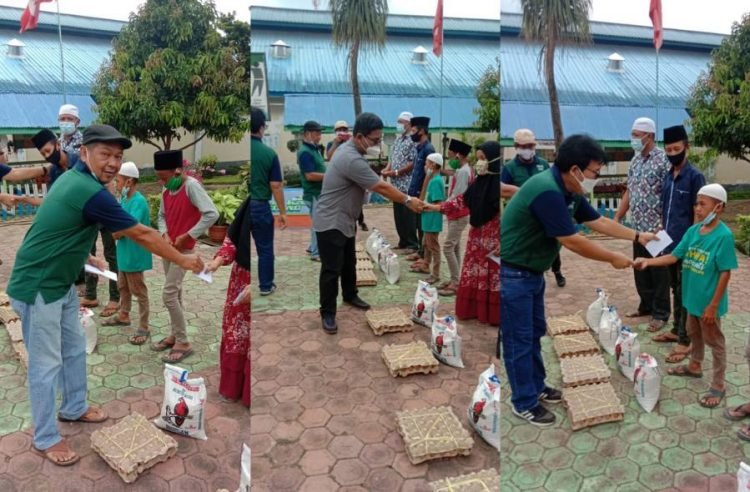Acara syukuran yang dirangkai dengan pembagian sembako dan santunan kepada anak yatim. (foto: istimewa)