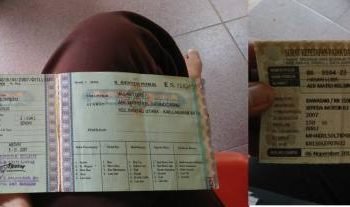 Sepeda motor Kawasaki Ninja yang dibawa paksa dari rumah Bowo lengkap dengan foto BPKB dan STNK.