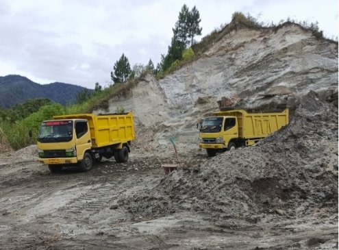 Lokasi penambangan pasir di Juma Rihit Kec. Ajibata -Toba diduga illegal. Perlu segera ditertibkan.
