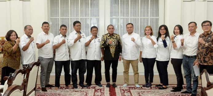 Gubsu Edy Rahmayadi, menerima audiensi Panitia Natal Persatuan wartawan Indonesia (PWI) Sumut tahun 2022, di Rumah Dinas Gubernur, Jalan Jenderal Sudirman Medan, Jumat (02/11/2022). (Ist)