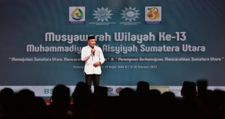 Gubernur Sumatera Utara Edy Rahmayadi saat mem  beri kata sambutan pada acara Musyawarah Wilayah Ke-13 Muhamaddiyah dan Aisyiyah Sumut di Halaman Bolak, Kecamatan Padangsidimpuan Utara, Kota Padangsidimpuan, Sabtu (18/2/2023).