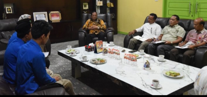 Pengurus cabang Pergerakan Mahasiswa Islam Indonesia ( PMII) Padangsidempuan-TapSel saat beraudensi ke Walikota Padangsidempuan Irsan Nasution. (Ist)
