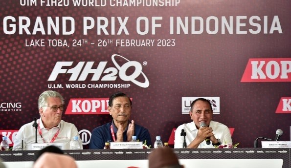 Gubernur Sumatera Utara (Sumut) Edy Rahmayadi mendampingi Menteri Koordinator Bidang Kemaritiman dan Investasi, Luhut Binsar Pandjaitan meninjau lokasi acara F1 Powerboat atau F1H2O Danau Toba di Balige Kabupaten Toba, Jumat (24/2/2023). (Diskominfo)