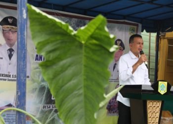 Wakil Gubernur (Wagub) Sumatera Utara (Sumut) Musa Rajekshah menghadiri Penandatanganan Nota Kesepahaman atau Memorandum of Understanding (MoU) antara petani dengan pihak buyer PT Petani Naik Kelas dan Koperasi Pemasaran Sumut Sejahtera di Desa Simberuna, Kecamatan Sitellu Tali Urang Jehe, Pakpak Bharat, Senin (27/2). (DISKOMINFO)