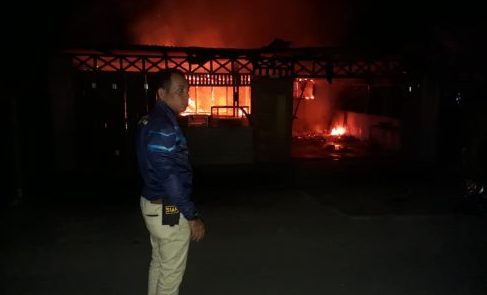 Rumah semipermanen milik Siti Sarah Damanik terbakar di Dusun I Desa Marjanji Kecamatan Sipispis Kabupaten Serdang Bedagai.