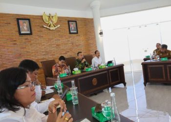 Wakil Gubernur (Wagub) Sumatera Utara (Sumut) Musa Rajekshah memimpin Rapat Persiapan Ambassador Goes to Kampung KB di Ruang Rapat Kantor Wagub, Lantai 9 Kantor Gubernur Sumut, Medan, Selasa (21/2).  (DISKOMINFO)