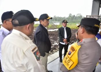 Gubernur Sumatera Utara (Sumut) Edy Rahmayadi mendampingi Menteri Koordinator Bidang Kemaritiman dan Investasi,  Luhut Binsar Pandjaitan meninjau lokasi Taman Sains dan Teknologi Herbal dan Holtikultura (TSTH2)  yang berada di Desa Aek Nauli 1, Kecamatan Paling, Kabupaten Humbang Hasundutan, Kamis (23/2/2023). (Diskominfo).