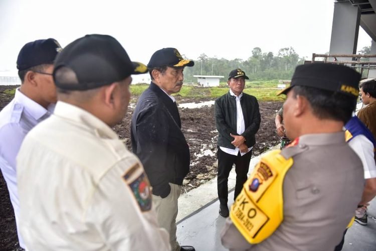 Gubernur Sumatera Utara (Sumut) Edy Rahmayadi mendampingi Menteri Koordinator Bidang Kemaritiman dan Investasi,  Luhut Binsar Pandjaitan meninjau lokasi Taman Sains dan Teknologi Herbal dan Holtikultura (TSTH2)  yang berada di Desa Aek Nauli 1, Kecamatan Paling, Kabupaten Humbang Hasundutan, Kamis (23/2/2023). (Diskominfo).