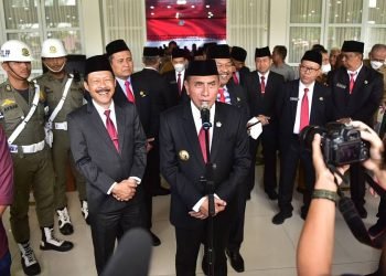 Gubernur Sumatera Utara (Sumut) Edy Rahmayadi mengambil sumpah janji jabatan dan melantik pejabat Pimpinan Tinggi Pratama pada Lingkungan Pemerintah Provinsi Sumut di Aula Tengku Rizal Nurdin, Jalan Sudirman Medan, Senin (20/2/2023). (Diskominfo)