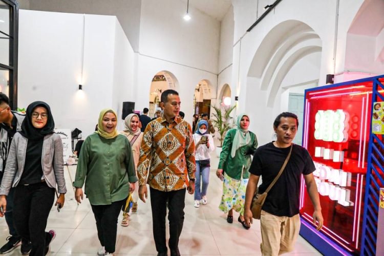 Wakil Gubernur Sumatera Utara (Wagub Sumut), Musa Rajekshah saat menghadiri acara Rumah Karya Indonesia yang digelar di Pos Bloc Medan, Jumat (10/2). 
(Diskominfo)