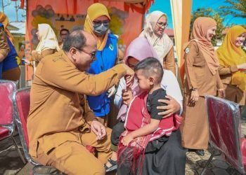 Sekda Padangsidempuan Letnan Dalimunthe pada pencanangan program sub PIN Polio di kota tersebut. (ist)