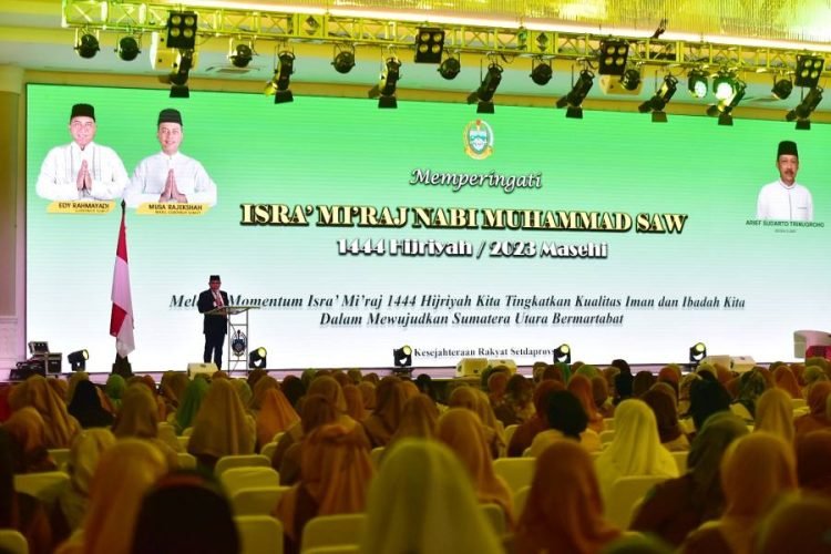 Gubernur Sumatera Utara (Sumut) Edy Rahmayadi menghadiri acara peringatan Isra Mikraj Nabi Muhammad SAW 1444 H Pemerintah Provinsi Sumut di Aula Raja Inal Siregar, Lantai 2 Kantor Gubernur Sumut, Jalan Pangeran Diponegoro Medan, Selasa (21/2/2023). (Diskominfo)