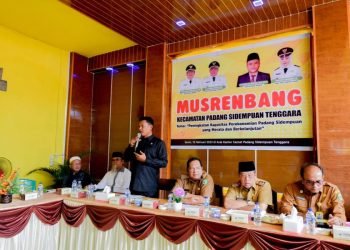 Wali Kota Padangsidempuan Irsan Nasution didampingi Wakil Wali Kota Arwin Siregar dan Sekda Letnan Dalimunthe pada Musrenbang Kecamatan Pangsidimpuan Tenggara.