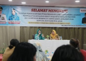 Ketua Tim Penggerak Pemberdayaan Kesejahteraan Keluarga (TP PKK) Sumatera Utara (Sumut) Nawal Lubis membuka kegiatan Penguatan dan Pengembangan Lembaga Penyedia Layanan Peningkatan Kualitas Hidup Anak Dalam Bentuk Bimbingan Teknis Sekolah Ramah Anak terkait Konvensi Hak Anak di Hotel Grand Kanaya Medan, Senin (27/2). (DISKOMINFO)