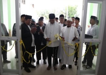 Wakil Gubernur (Wagub) Sumatera Utara (Sumut) Musa Rajekshah melakukan silaturahmi sekaligus meresmikan Rusun Santri Pondok Pesantren (Ponpes) Sawit Rejo di Kecamatan Kutalimbaru, Kabupaten Deliserdang, Minggu (5/3). (DISKOMINFO)