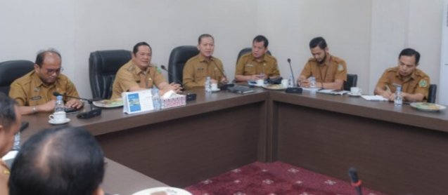 Wali Kota Padang Sidempuan Irsan  Nasution saat menerima Kunjungan Kepala Biro OSD Provinsi Sumut. (ist)