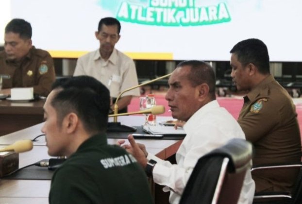 Gubernur Sumatera Utara (Sumut) Edy Rahmayadi saat menerima Audiensi Pengurus Provinsi Persatuan Atletik Seluruh Indonesia (Pengprov PASI) Sumut, Selasa (7/3). (DISKOMINFO)