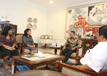 Wakil Gubernur (Wagub) Sumatera Utara (Sumut) Musa Rajekshah menerima kunjungan Pimpinan The Bloom Andaliman Artisan Tea Intan Damanik di Rumah Dinas Jabatan Wagub, Senin (27/3). (DISKOMINFO SUMUT)
