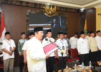 Wali Kota Padang Sidempuan Irsan Nasution saat memba'ian dan pelantikan kepada 45 dewan hakim Musabaqah Tilawatil Quran (MTQ) ke 22 tingkat Kota Padang Sidempuan di Aula Kantor Walikota Padang Sidempuan. (IST)