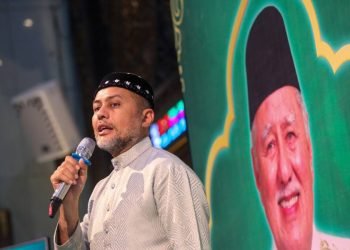 Wakil Gubernur (Wagub) Sumatera Utara (Sumut) Musa Rajekshah membuka Musabaqah Tilawah Alquran (MTQ) Yayasan Haji Anif (YHA), sekaligus memperingati milad Almarhum H Anif bin H Gulrang Shah di Masjid Al-Musannif Cemara Asri, Deliserdang, Kamis (23/3) malam. (DISKOMINFO SUMUT)