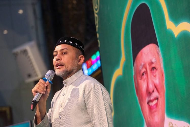 Wakil Gubernur (Wagub) Sumatera Utara (Sumut) Musa Rajekshah membuka Musabaqah Tilawah Alquran (MTQ) Yayasan Haji Anif (YHA), sekaligus memperingati milad Almarhum H Anif bin H Gulrang Shah di Masjid Al-Musannif Cemara Asri, Deliserdang, Kamis (23/3) malam. (DISKOMINFO SUMUT)