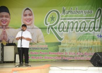Bupati Tapsel Dolly Pasaribu memberikan sambutan saat membuka poken parbuko Sipirok. (IST)