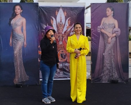 Sheira disambut hangat saat pulang kampung ke Samosir. (Suriono Brandoi)