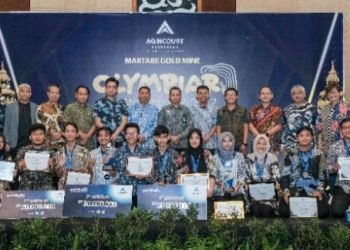 Para juara I hingga juara V OlympiAR 2022 foto bersama dengan PT.AR, perwakilan DIY, Rektor UPN Veteran Yogyakarta, MGEI dan Dosen. (IST)