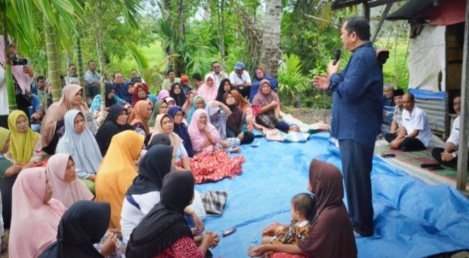 Wali Kota Padangsidempusn Irsan Nasution memberkan pengarahan pada kelompok tani. (IST)