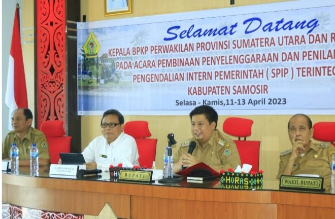 Bupati Samosir Vandiko Gultom saat membuka acara.(Suriono Brandoi)
