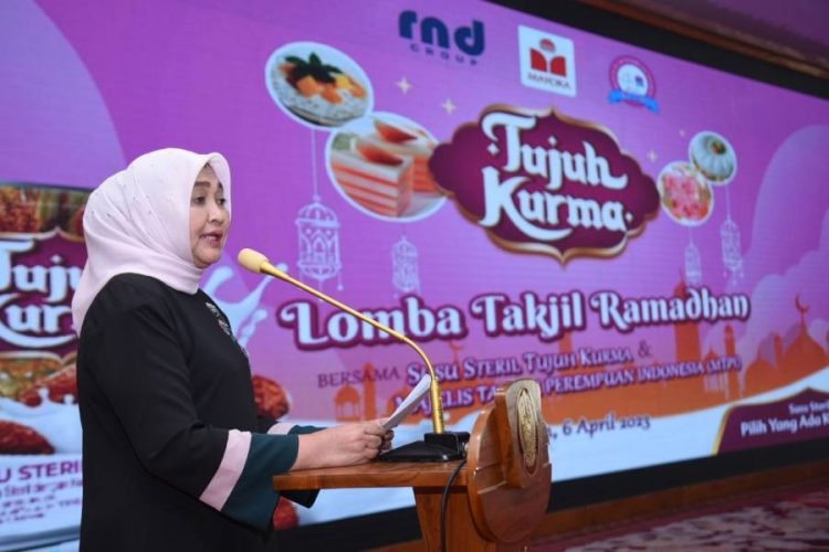 Ketua TP PKK Provinsi Sumatera Utara Nawal Lubis membuka acara Lomba Takjil Ramadan di Aula Tengku Rizal Nurdin, Jalan Sudirman 41, Medan, Kamis (6/4).(Diskominfo)