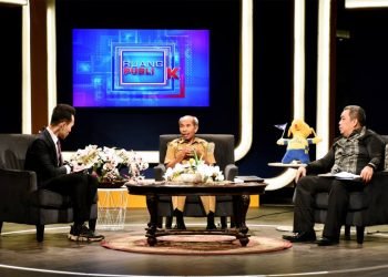 Inspektur Provinsi Sumut Lasro Marbun bersama Guru Besar Bidang Ilmu Akutansi Sektor Publik Universitas Sumatera Utara (USU) Iskandar Muda menjadi narasumber pada Dialog Interaktif Ruang Publik TVRI Sumut di Stasiun TVRI Sumut, Jalan Putri Hijau, Medan, Senin (3/4/2023). (Diskominfo Sumut)