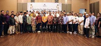 Para wartawan foto bersama dengan manager dan jajaran  PT.AR. (IST)