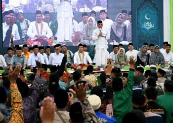 Gubernur Sumut, Edy Rahmayadi menyambut ribuan Guru Agama, Osis, LPTQ dan Masyarakat pada acara Ramadhan Berbagi yang diselenggarakan di Halaman Rumah Dinas Gubernur Sumut, Jalan Sudirman No. 41, Medan, Jum'at (7/4/2023). (Diskominfo Sumut).