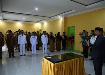 Wali Kota Padangsidempuan Irsan Nasution saat melanti 51 pejabat di lingkungan Pemko Padangsidempuan. (IST)