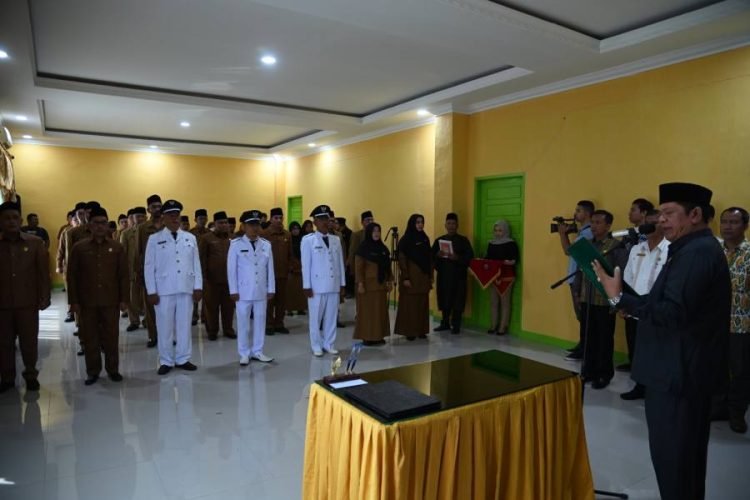 Wali Kota Padangsidempuan Irsan Nasution saat melanti 51 pejabat di lingkungan Pemko Padangsidempuan. (IST)