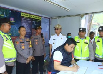 Monitoring Bupati dan Wakil Bupati Samosir di Pos Terpadu Pangururan.(Suriono Brandoi)