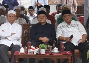 Pj.Sekda Tapsel Parlindungan Harahap saat  silaturrahim Ramadhan 1444 H/ 2023 M Pemerintah Kabupaten Tapsel di Halaman Masjid Babur Rahman, Kelurahan Pasar Pargarutan, Kecamatan Angkola Timur, Sabtu (15/4/2023). (IST)