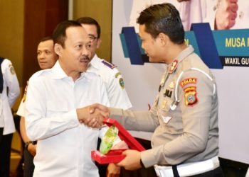 Sekretaris Daerah (Sekda) Provinsi Sumatera Utara (Sumut) Arief S Trinugroho bersama Kepala Dinas Perhubungan Sumut Agustinus Panjaitan dan Kepala Dinas Ketenagakerjaan Sumut Haris Lubis menghadiri acara Sosialisasi Pekan Keselamatan Jalan di Hotel Santika Dyandra, Jalan Kapten Maulana Lubis Medan, Rabu (3/5/2023). (Diskominfo)