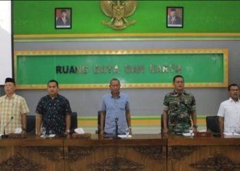 Bupati Tapael Dolly pada rapat koordinasi antara Pemkab Tapsel dengan PT Surveyor Indonesia, KJPP Dasa'at, Yudistira dan Rekan, membahas proyek Survey ROW PLTA Batang Toru, di JW Marriot Hotel, Medan. (IST)