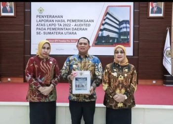 Bupati Labuhanbatu Dr Erik Atrada bersama Wakil Bupati Hj Elya Rosa Siregar dan Ketua DPRD Labuhanbatu Meyka Riyanti Siregar. (IST)